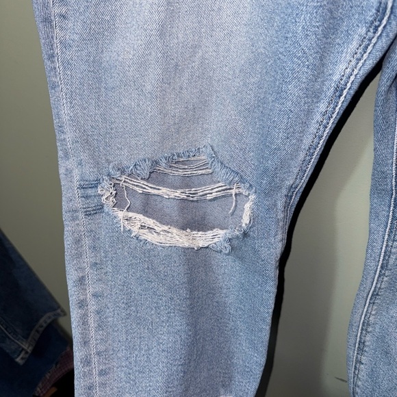 American‎ Eagle Women’s Curvy Mom Jean Size 14 Short Distressed 25” inseam - Picture 3 of 7